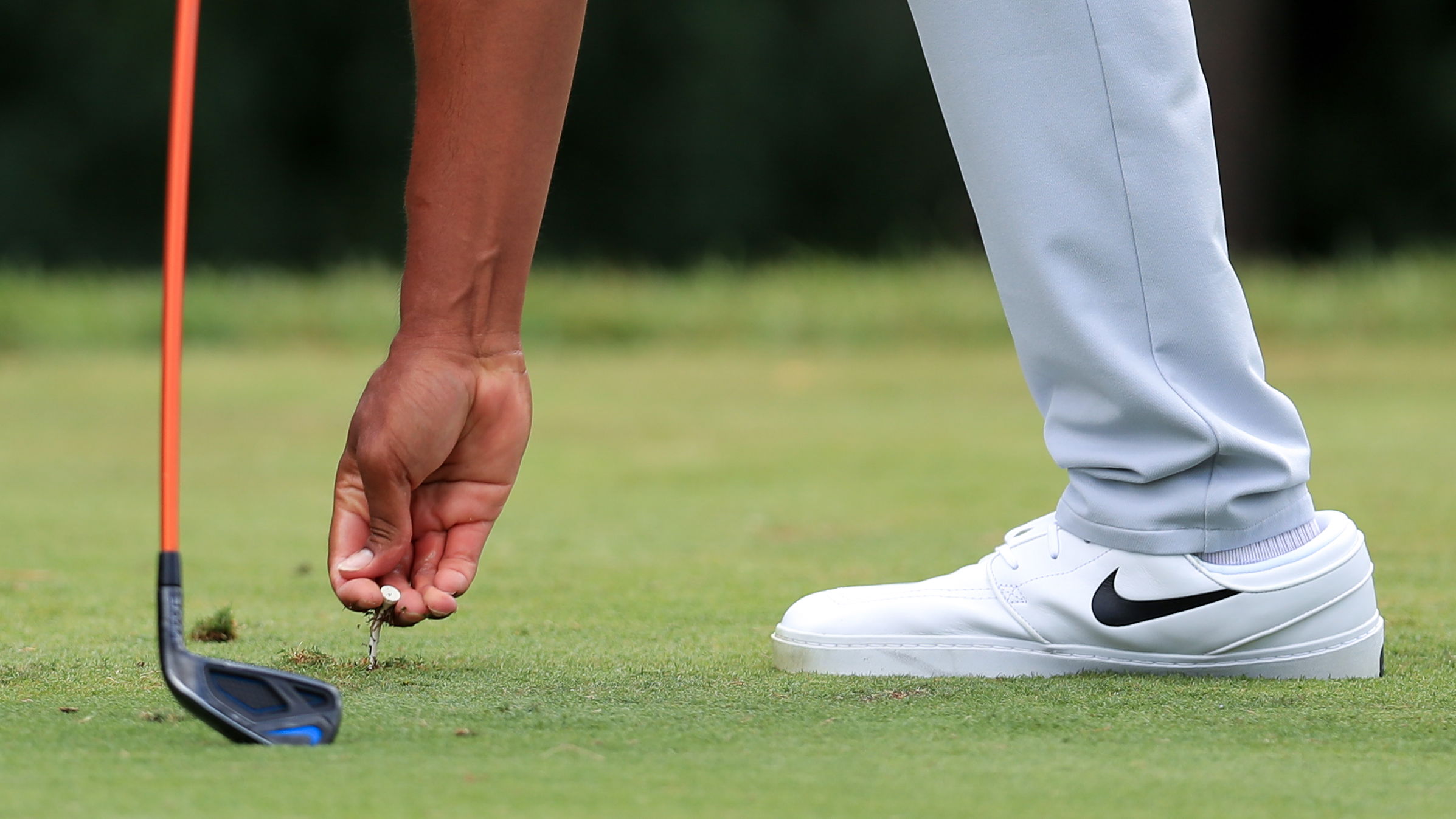 UK golf club temporary closes due to a case of COVID-19